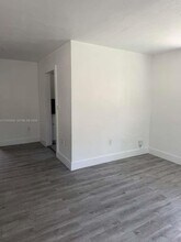 2550 NE 182nd St in North Miami Beach, FL - Building Photo - Building Photo