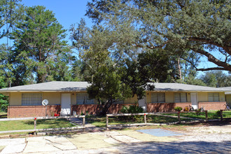 401 Fir Ave in Niceville, FL - Building Photo - Building Photo