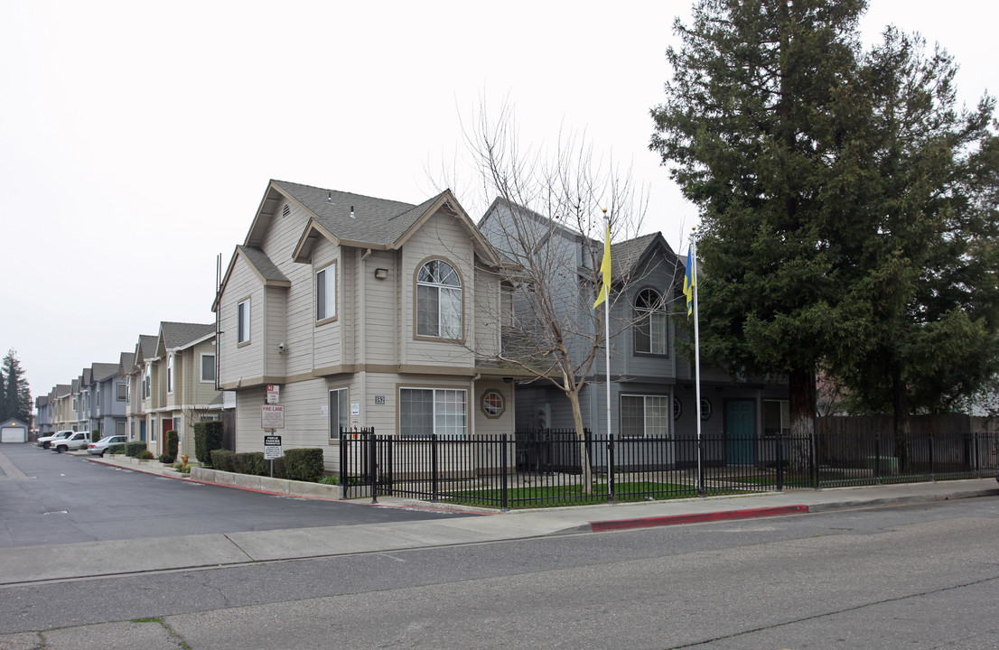 New Century Townhomes in Turlock, CA - Building Photo