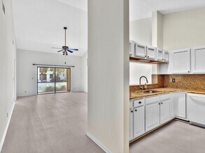 330 Eastwood Terrace in Boca Raton, FL - Building Photo - Building Photo