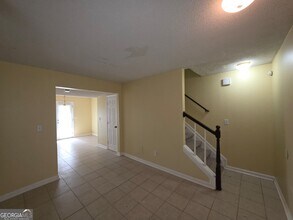 904 Holden Ln in Atlanta, GA - Building Photo - Building Photo