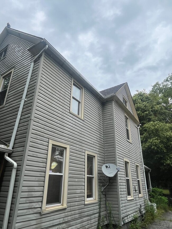 2188 E 36th St in Cleveland, OH - Building Photo - Building Photo