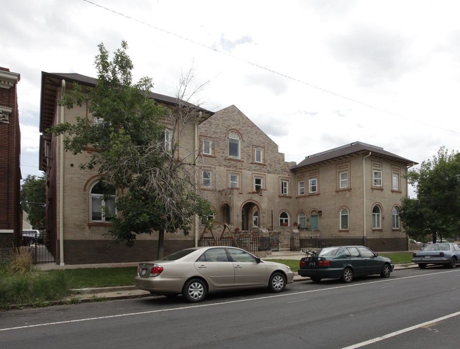 Avery Apartments in Denver, CO - Building Photo