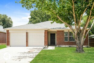 111 Oakhurst Dr in Seagoville, TX - Building Photo