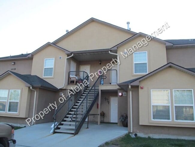 property at 1039 W Pine Ave