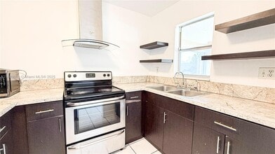 3200 NW 5th Terrace in Pompano Beach, FL - Foto de edificio - Building Photo