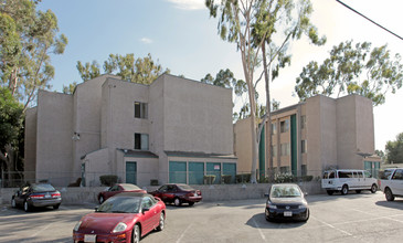 Scherer Park Apartments in Long Beach, CA - Building Photo - Building Photo