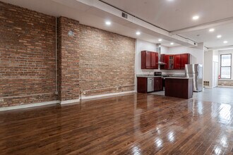 3345 N Clark St, Unit 2 in Chicago, IL - Building Photo - Building Photo