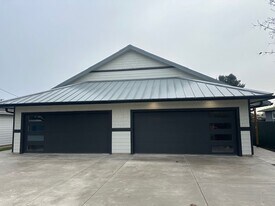 767-773 S 10th St in Lebanon, OR - Building Photo