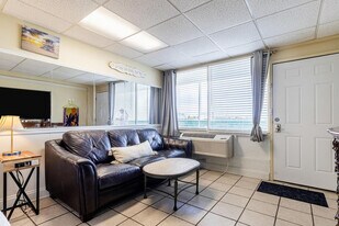 14401 Front Beach Rd in Panama City Beach, FL - Building Photo