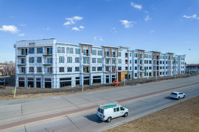 The View on Carrollton in Carrollton, TX - Building Photo - Building Photo