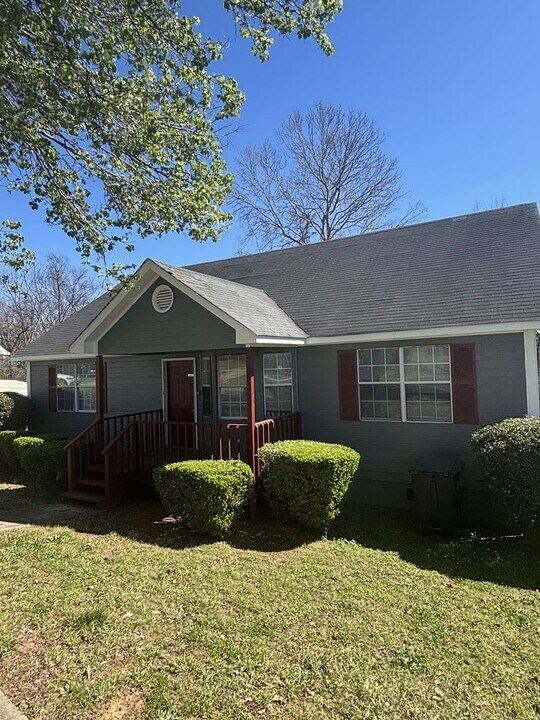 233 Newark Cir in Birmingham, AL - Building Photo