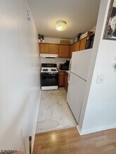 916 Stuyvesant Ave.-Unit -F2 in Irvington, NJ - Building Photo - Building Photo