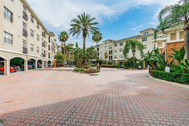 501 Knights Run Ave in Tampa, FL - Building Photo - Building Photo