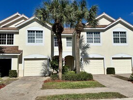 860 Hampton Cir in Naples, FL - Building Photo