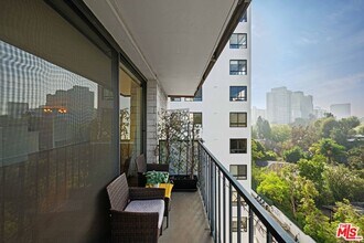 10535 Wilshire Blvd in Los Angeles, CA - Foto de edificio - Building Photo