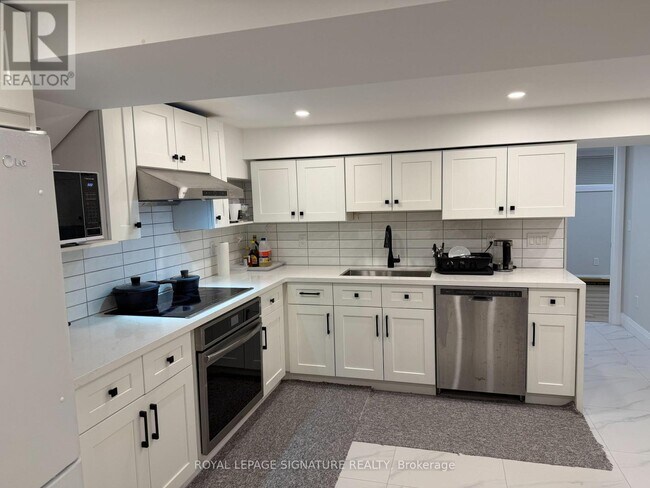 9 Breadner Dr in Toronto, ON - Building Photo - Building Photo