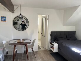 2304 Pacific Dr in Corona Del Mar, CA - Building Photo