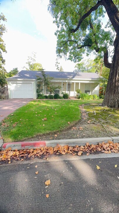 622 Brady Ave in Modesto, CA - Building Photo