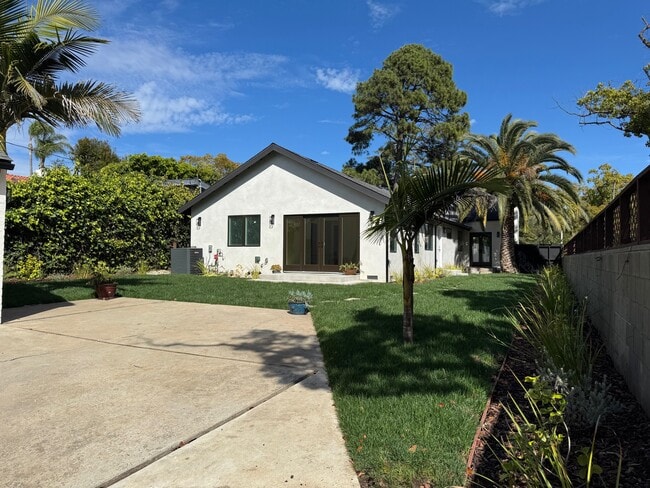 2525 Idaho Ave in Santa Monica, CA - Building Photo - Building Photo