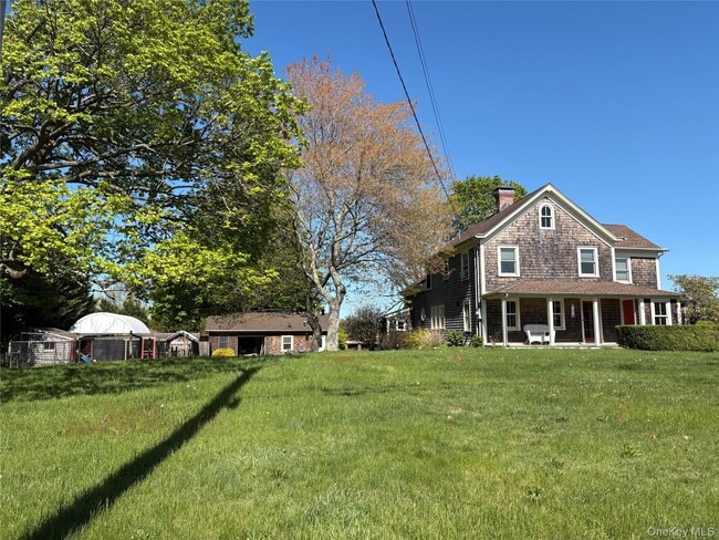 184 Twomey Ave in Calverton, NY - Building Photo - Building Photo