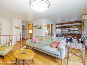 10 Purdy Hollow Rd in Woodstock, NY - Building Photo - Building Photo