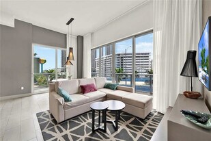 4010 S Ocean Dr in Hollywood, FL - Building Photo