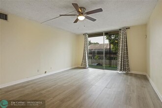 7175 Orange Dr in Davie, FL - Building Photo - Building Photo