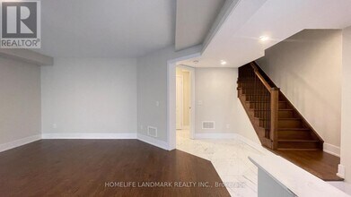 35 Thorncrest Dr in Vaughan, ON - Building Photo - Building Photo