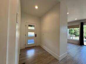 361 Frank Johns Rd in Stevenson, WA - Building Photo - Building Photo