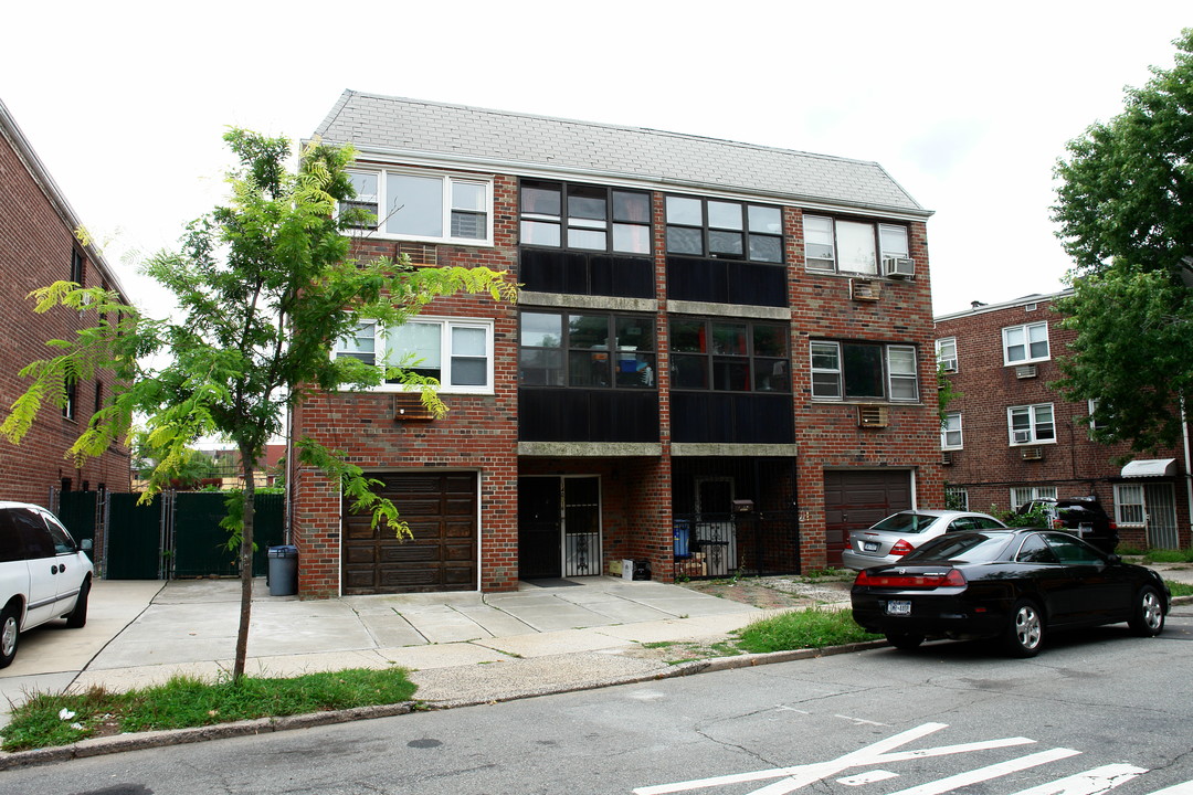 14012-14016 31st Dr in Flushing, NY - Building Photo