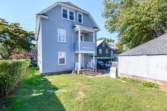 324 Bruce Ave in Stratford, CT - Foto de edificio - Building Photo