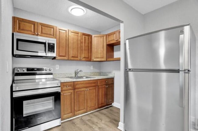 240 SE 9th Ave in Pompano Beach, FL - Building Photo - Building Photo