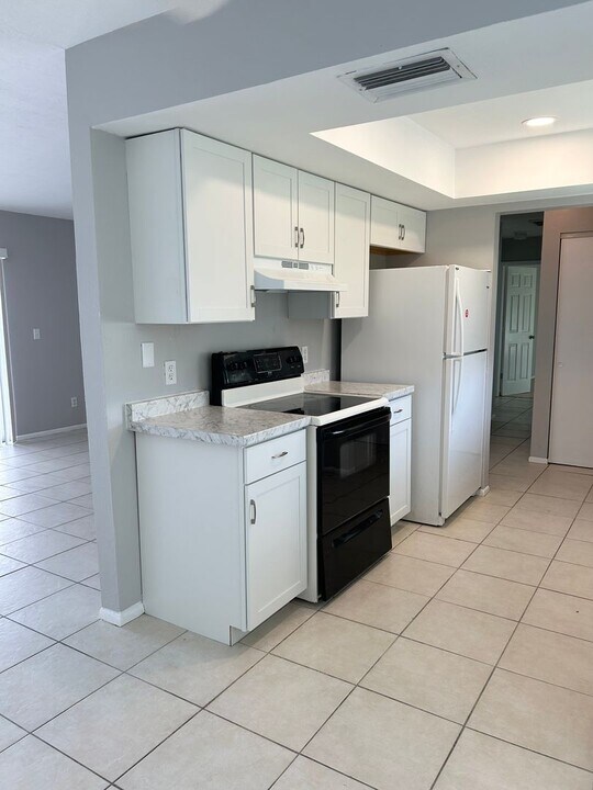 4532 SW 8th Pl-Unit -A in Cape Coral, FL - Building Photo