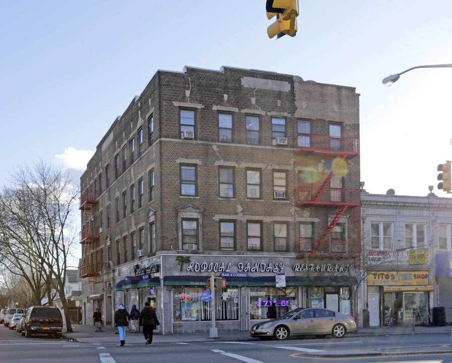 172-32 Jamaica Ave in Jamaica, NY - Building Photo