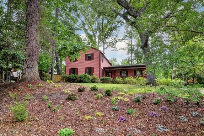 property at 702 Tam-O-Shanter Blvd