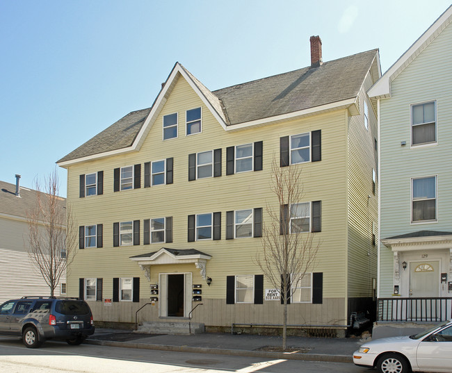 131-135 Spruce St in Manchester, NH - Foto de edificio - Building Photo