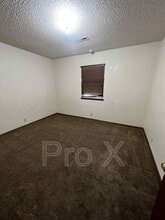 427 W Elk St in Carthage, MO - Building Photo - Building Photo