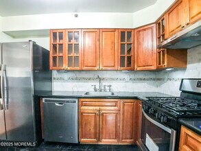 404 N Lafayette Rd in Metuchen, NJ - Building Photo - Building Photo