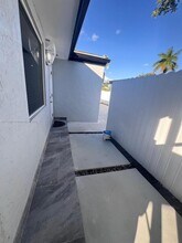 15534 SW 153rd St-Unit -studio in Miami, FL - Foto de edificio - Building Photo