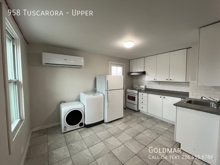 958 Tuscarora St in Windsor, ON - Building Photo