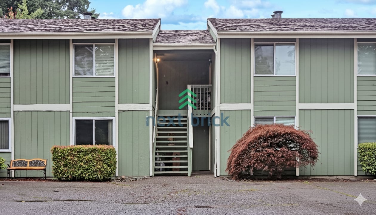 1002 N 195th St in Shoreline, WA - Building Photo