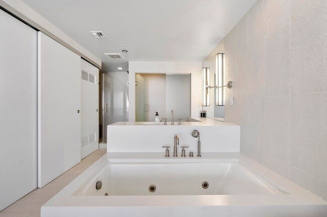 3101 Bayshore Dr in Fort Lauderdale, FL - Building Photo - Building Photo