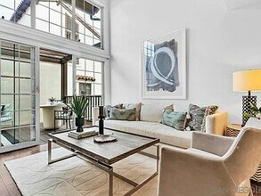 8696 Villa La Jolla Dr in San Diego, CA - Building Photo - Building Photo