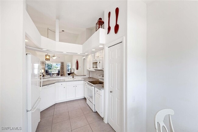 28072 Cavendish Ct in Bonita Springs, FL - Building Photo - Building Photo