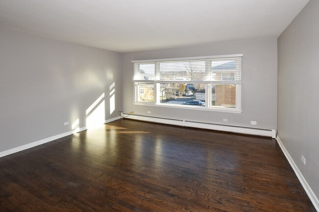6925 N Rosemary Ln in Niles, IL - Foto de edificio - Building Photo
