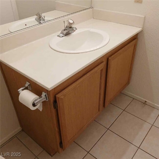 1575 W Warm Springs Rd in Henderson, NV - Building Photo - Building Photo