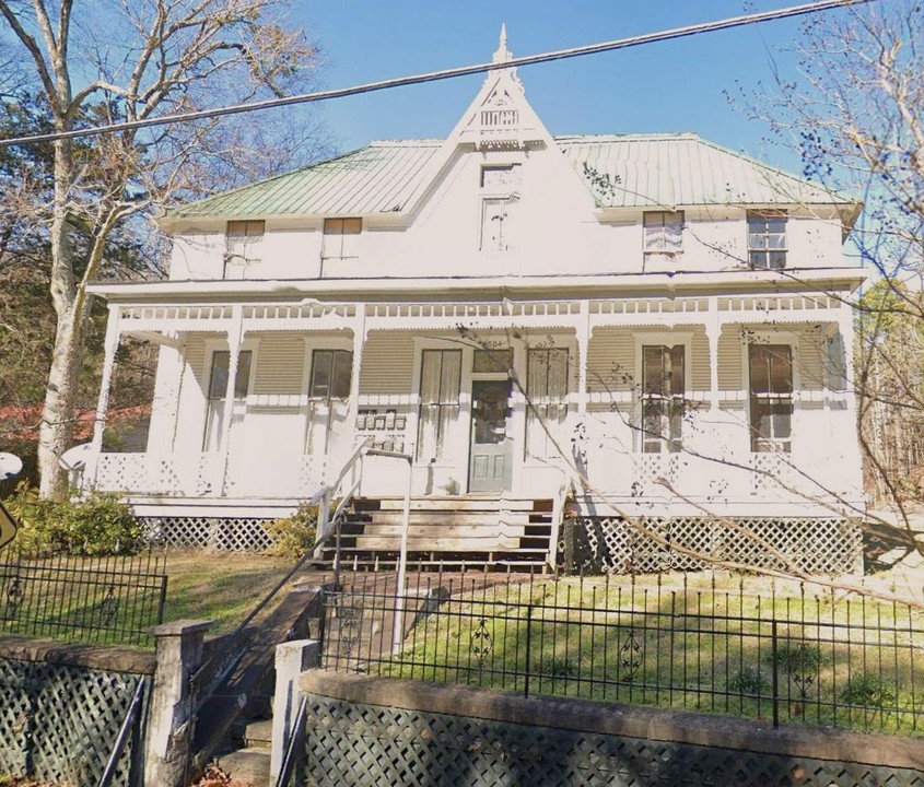 504 Whittington Ave in Hot Springs, AR - Building Photo