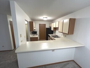 1345 Cunat Ct in Lake In The Hills, IL - Building Photo - Building Photo