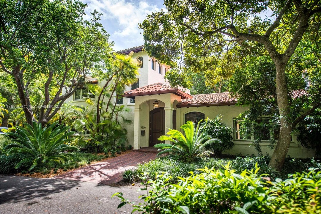3500 Munroe Dr in Miami, FL - Building Photo